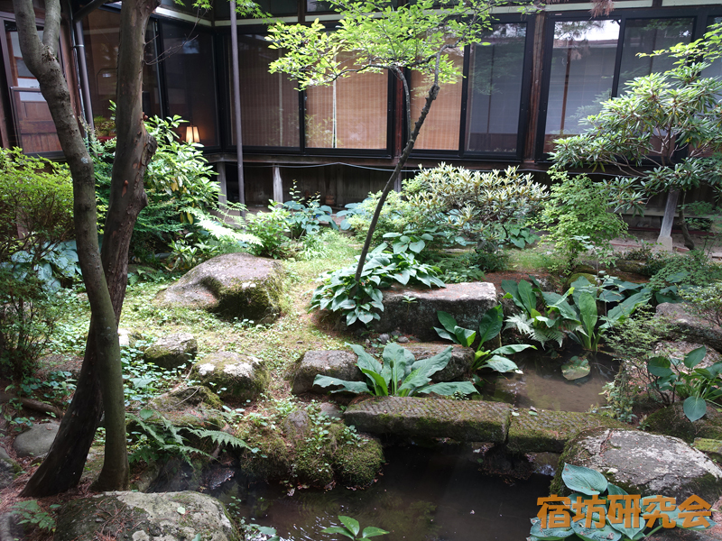 高山善光寺の庭園