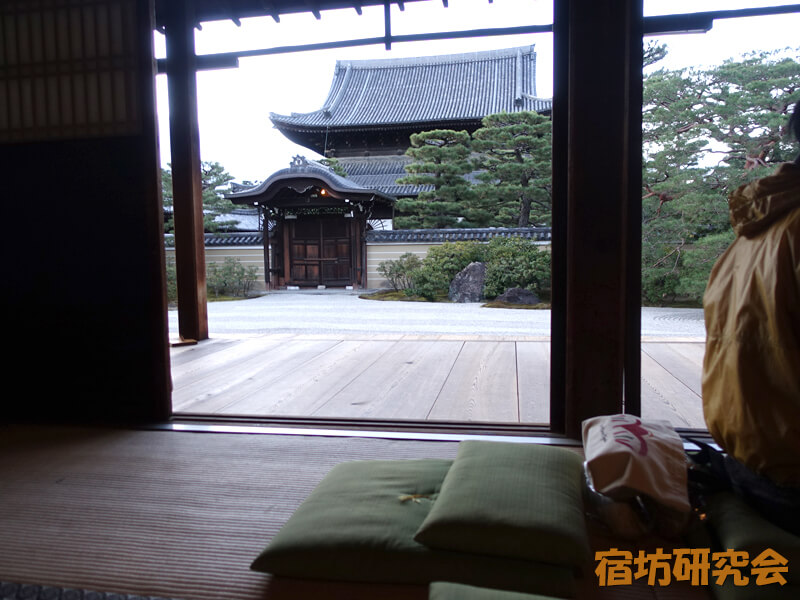 建仁寺の坐禅会場と枯山水庭園