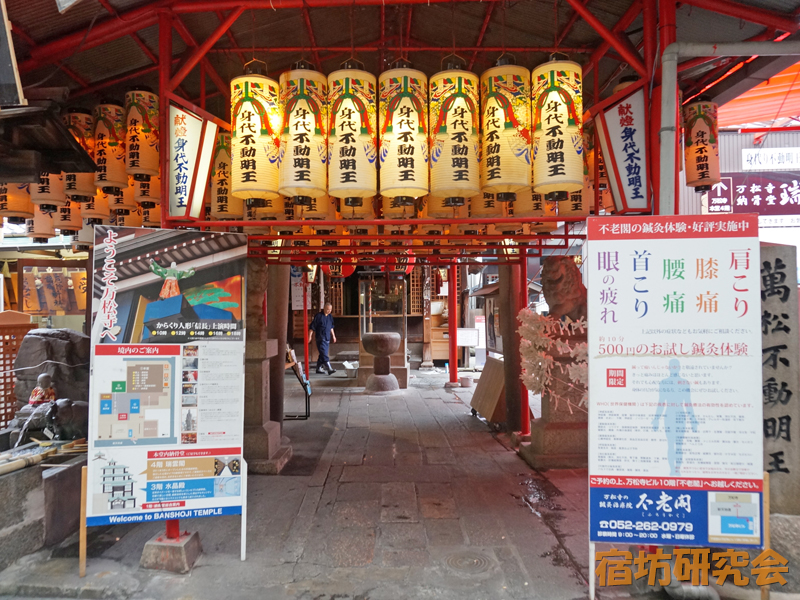 万松寺の入り口