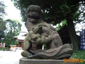 沼袋氷川神社の子育て狛犬