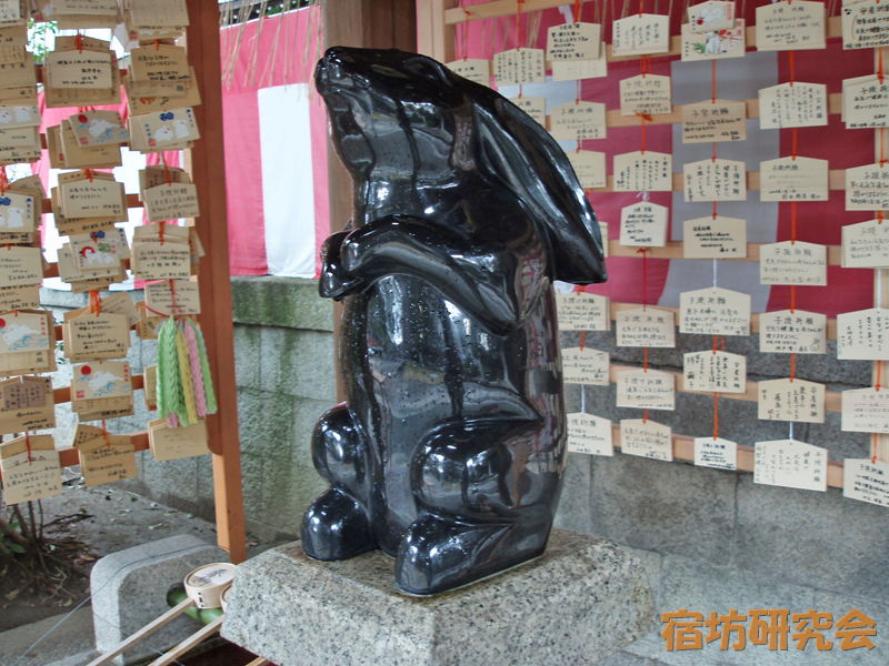 岡崎神社の兎