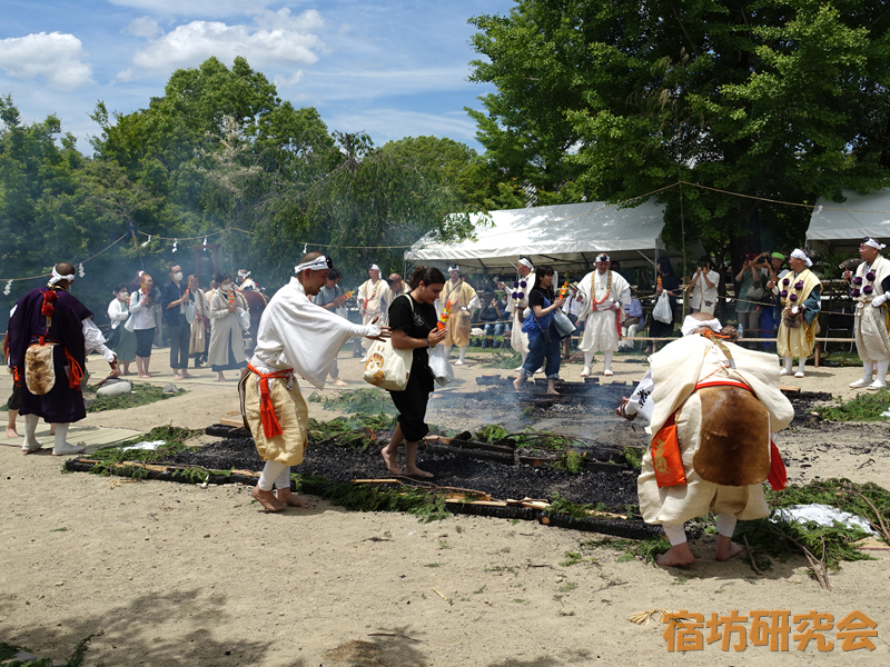 智積院の火渡り