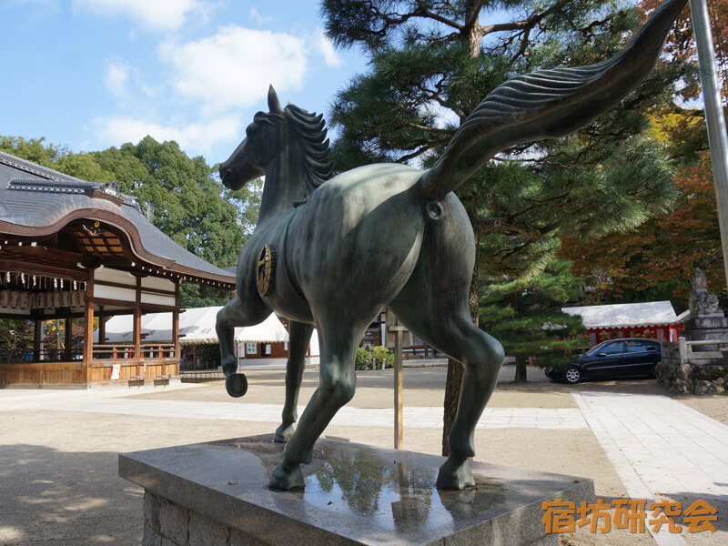 藤森神社の神馬像