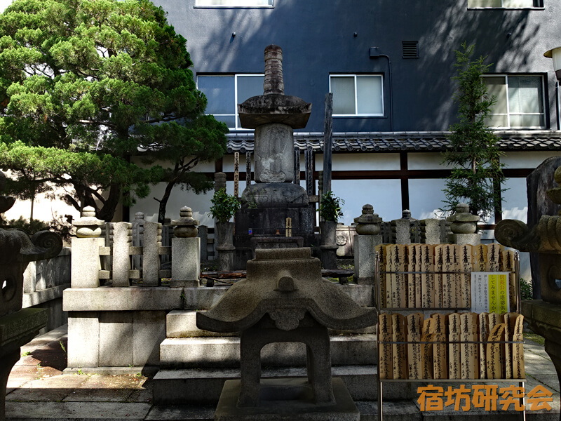 本能寺の織田信長墓