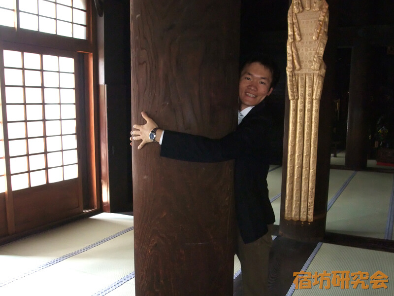 護国寺の開運柱