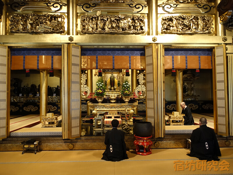 佛光寺の朝のお勤め（阿弥陀堂）