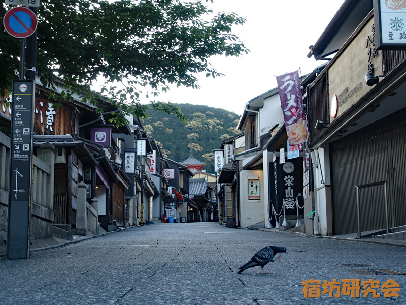 清水寺へ続く朝の道
