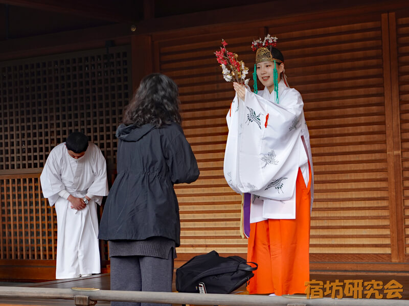 巫女神楽（梅・藤・菊）